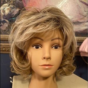 Beautiful Toni Brattin wig. Medium Blonde.